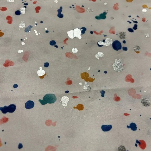 Standard size shower curtain - Picture 2 of 3